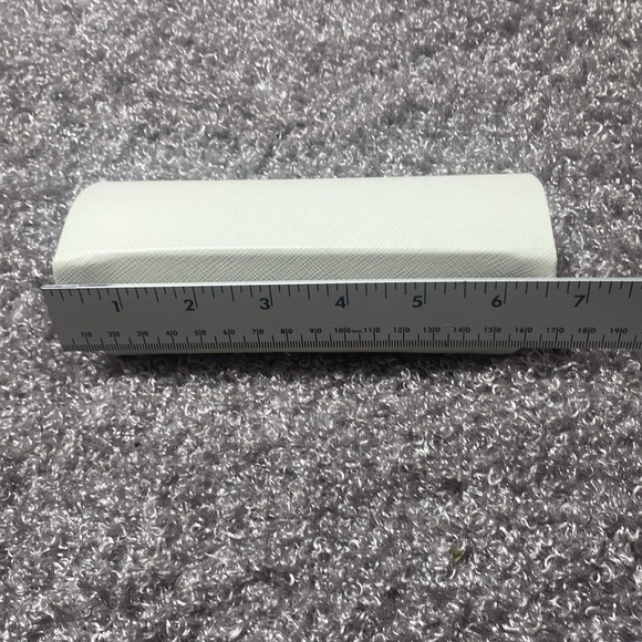 Micheal Kors Sunglass Case - Picture 6 of 7